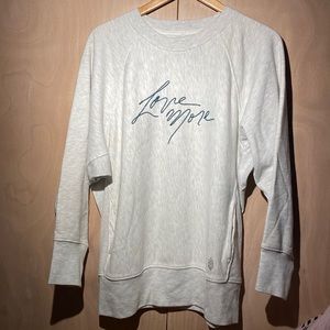 Free movement, soft yoga sweatshirt with pockets!